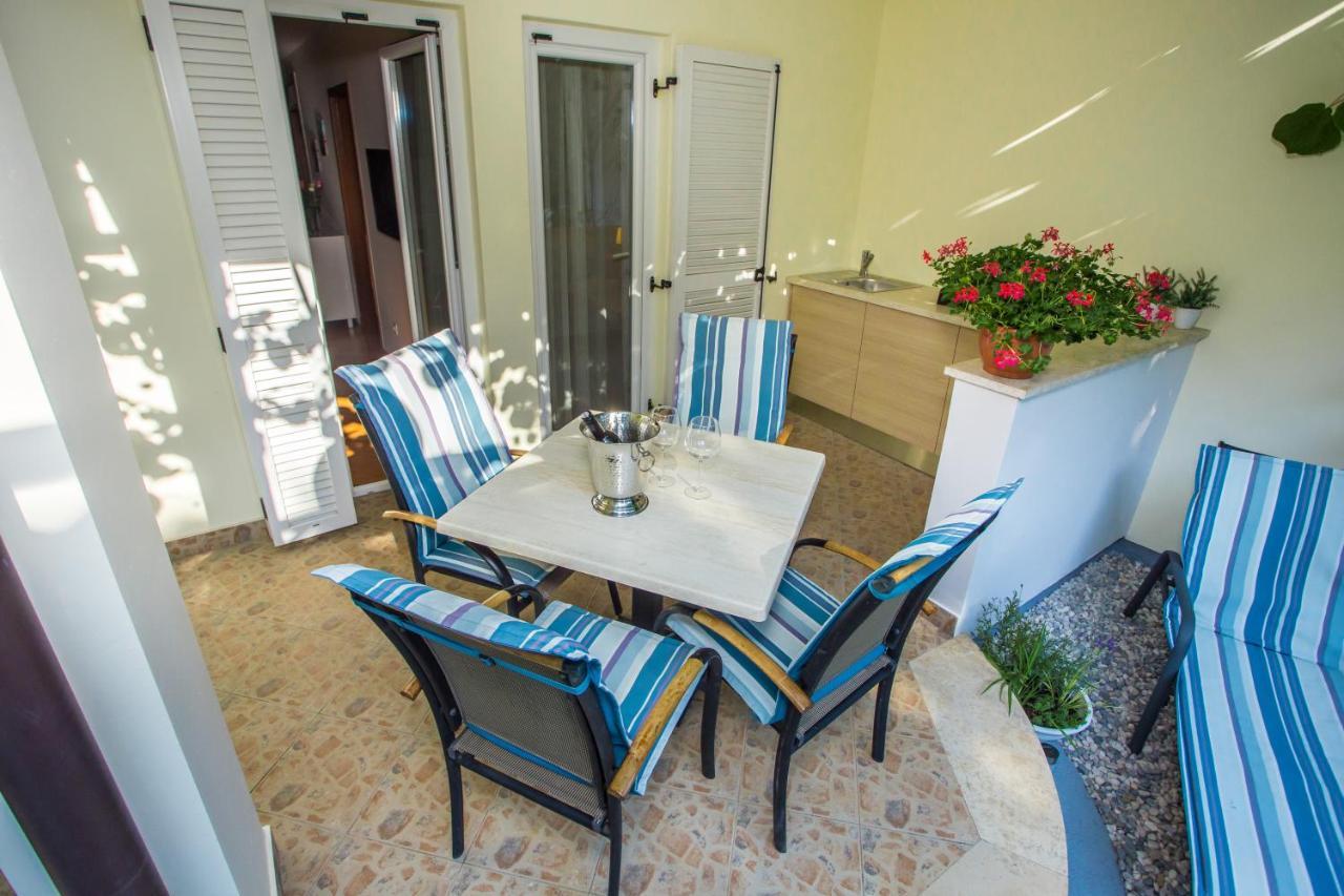 Apartment Bela โปเรช ภายนอก รูปภาพ